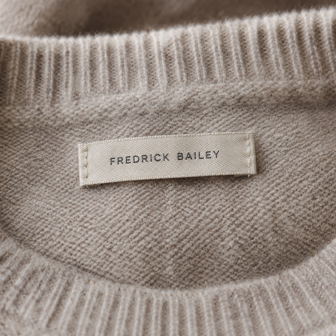 Cashmere knit and woven label detail - Oatmeal