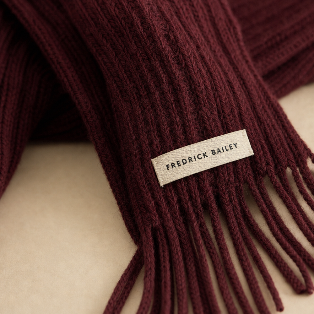 The Glenmore - Cashmere-Blend Scarf in Burgundy - detail